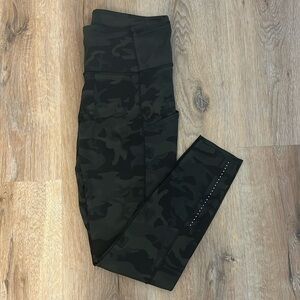 Lululemon Fast & Free 7/8 Tight II *Nulux 25" in Size 8